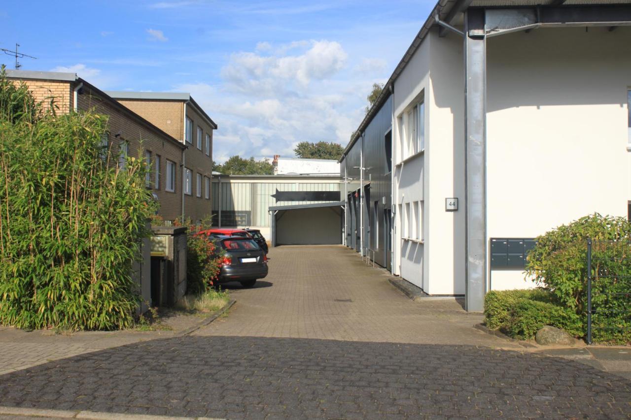 R B Apartment Am Airport Hamburg - 1-4 Personen - Kueche - Smart Tv - Waschmaschine - Perfekt Fuer Geschaeftsreisende Oder Familien Εξωτερικό φωτογραφία